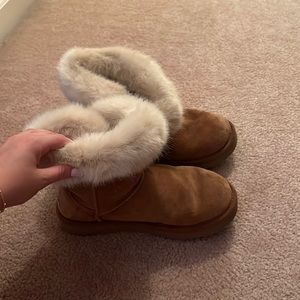 UGG boots furry rim size 6